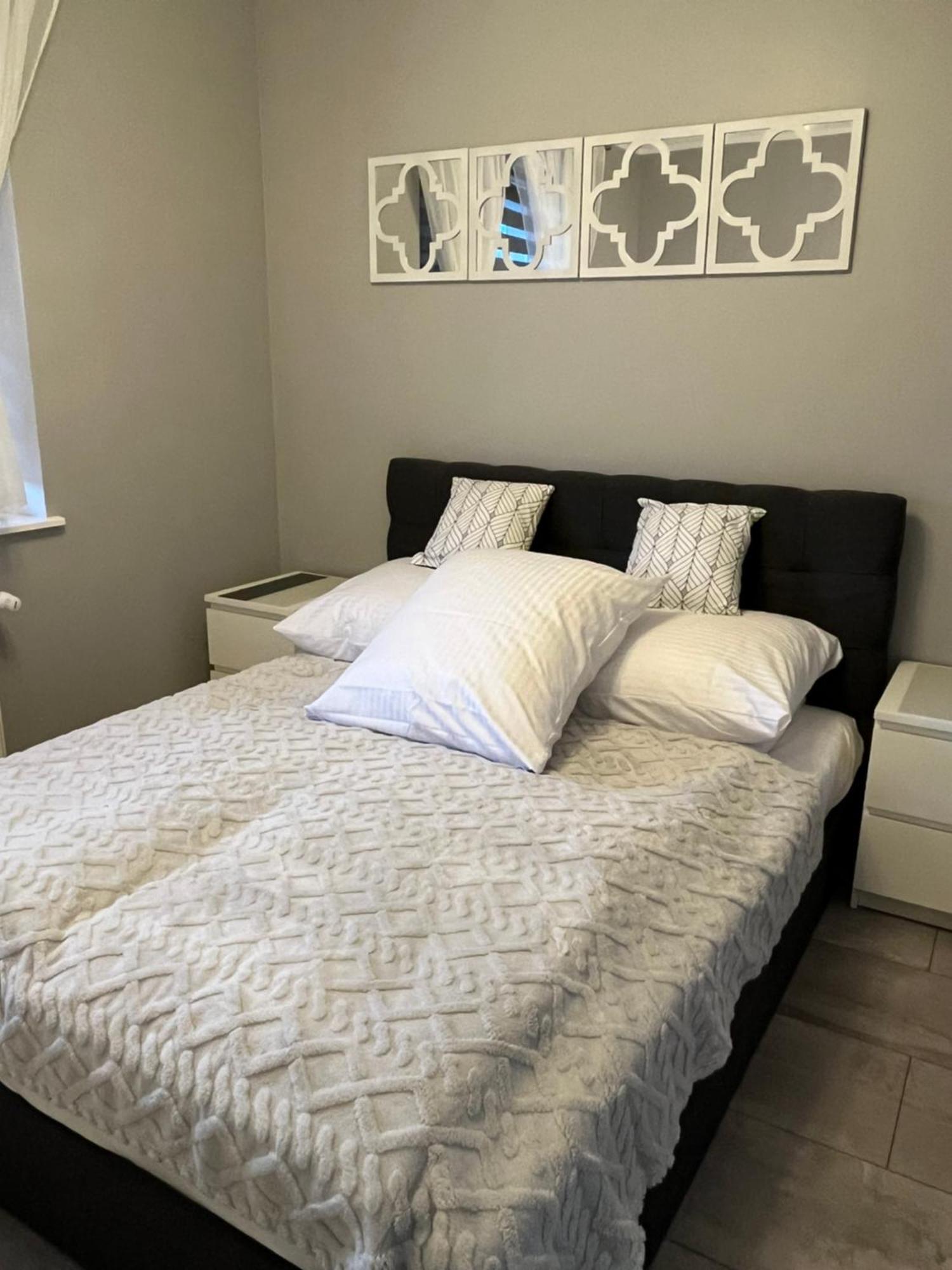 Apartament Esensja III シクラルスカ・ポレンバ エクステリア 写真