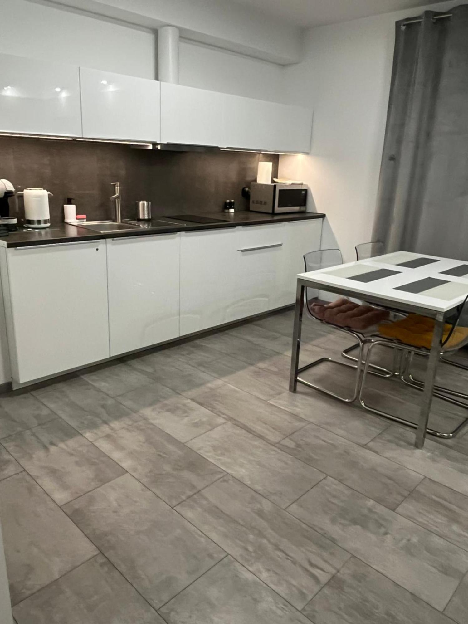 Apartament Esensja III シクラルスカ・ポレンバ エクステリア 写真