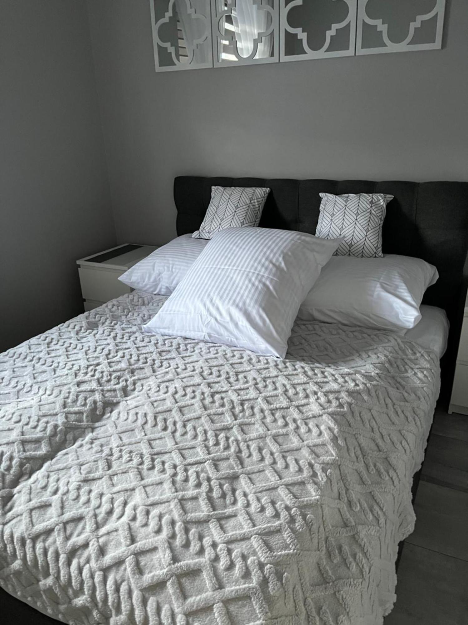 Apartament Esensja III シクラルスカ・ポレンバ エクステリア 写真