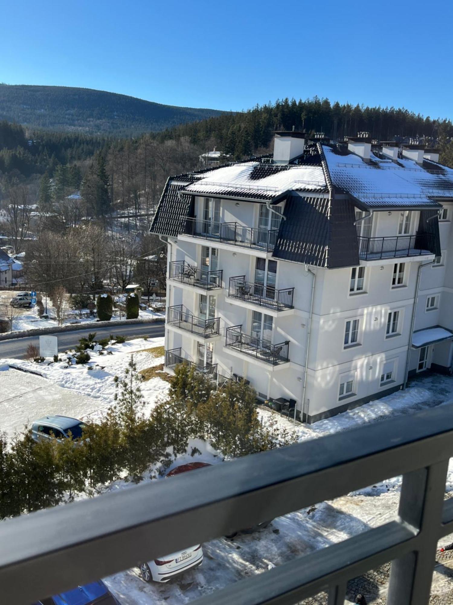 Apartament Esensja III シクラルスカ・ポレンバ エクステリア 写真