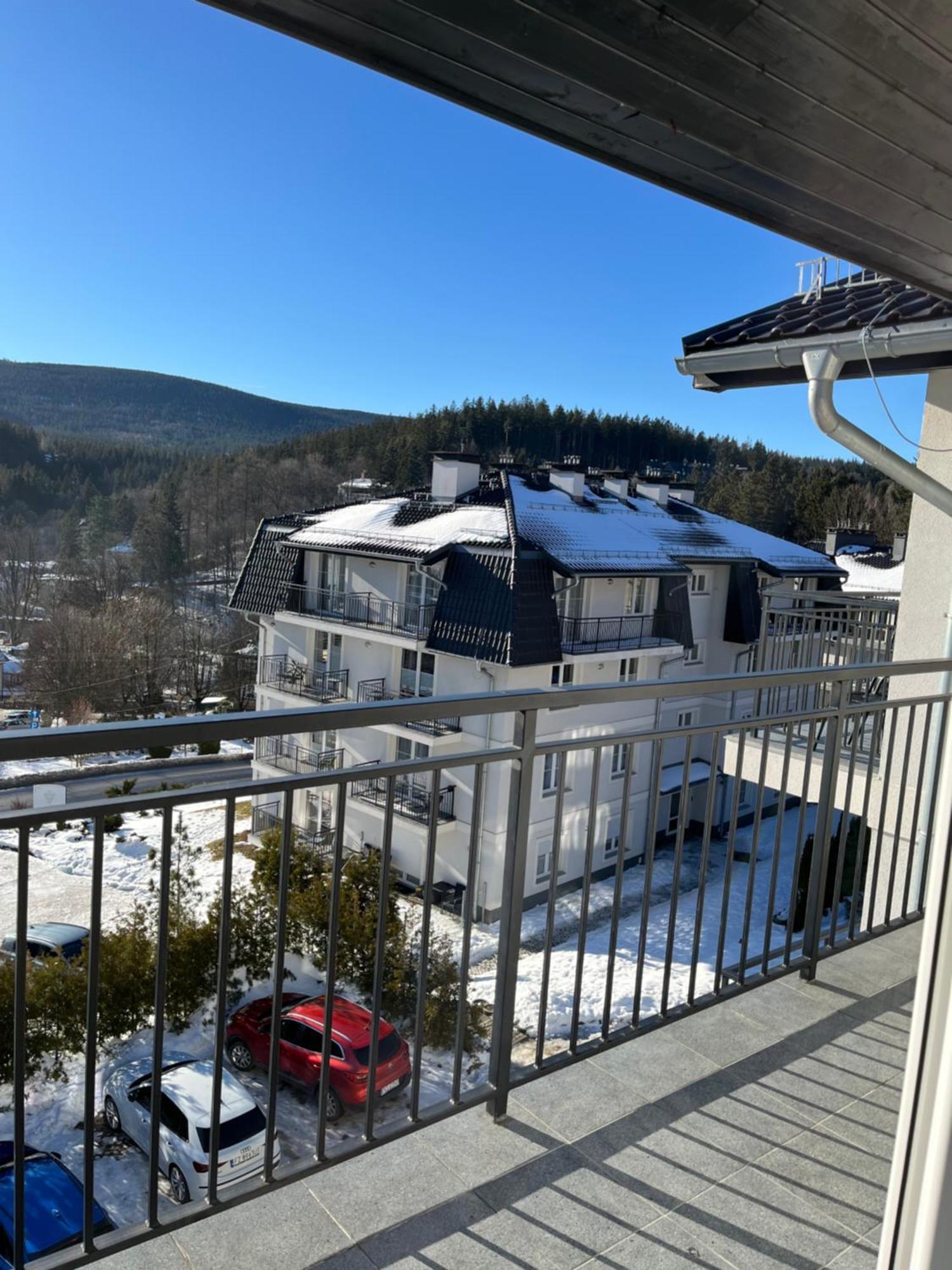 Apartament Esensja III シクラルスカ・ポレンバ エクステリア 写真